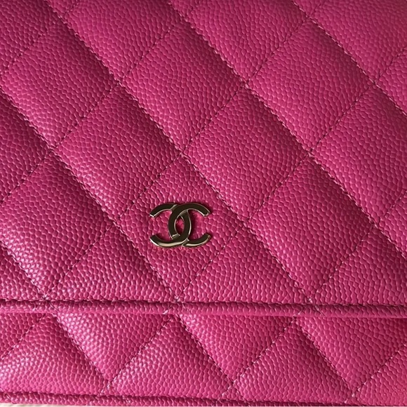 Chanel caviar wallet on chain. Stickers still on hardware. - Picture 2 of 6